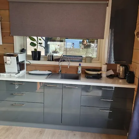 Modern Apartment *